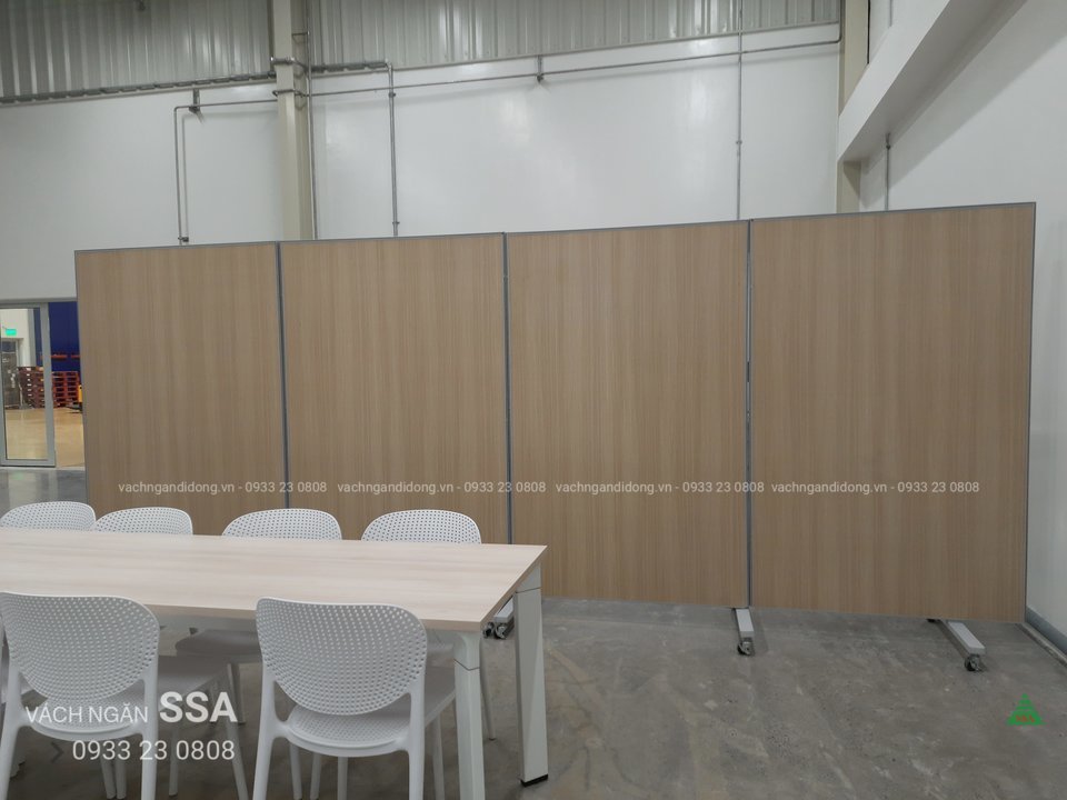 vách ngăn di động có bánh xe